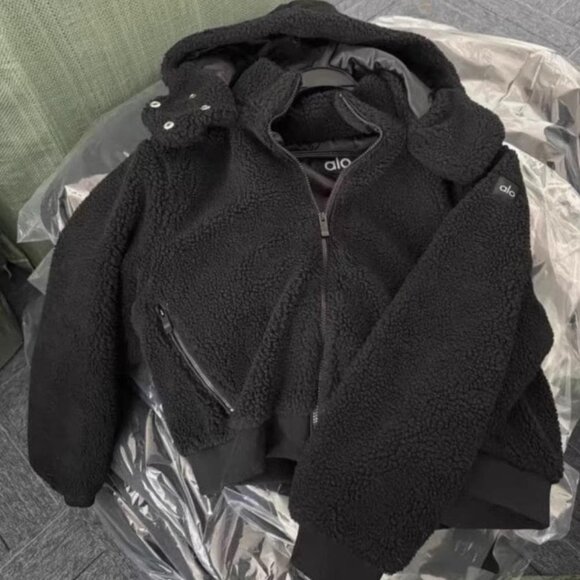 Alo Yoga Foxy Sherpa Jacket Black - Picture 2 of 7